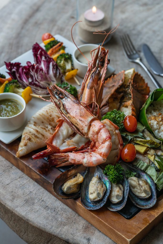 Dining 2 Roots Restaurant & Lounge (fine dining)