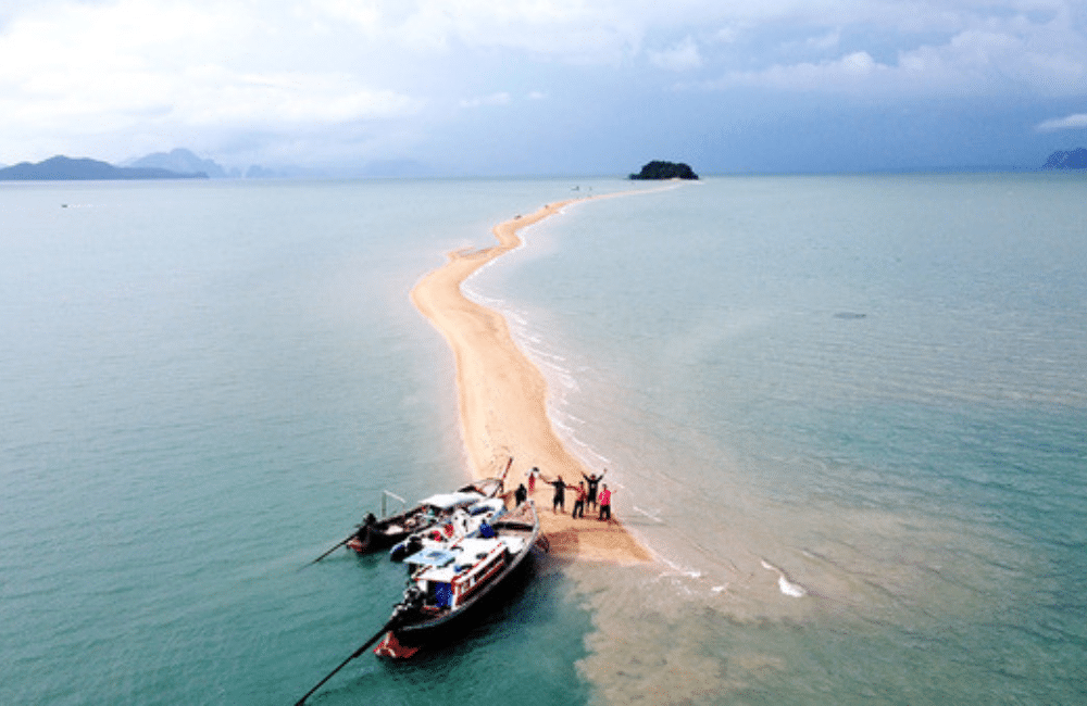 ชมทะเลแหวก "สันหลังมังกร" ไฮไลท์ที่คนมาเที่ยวเกาะยาวน้อยห้ามพลาด! 4
