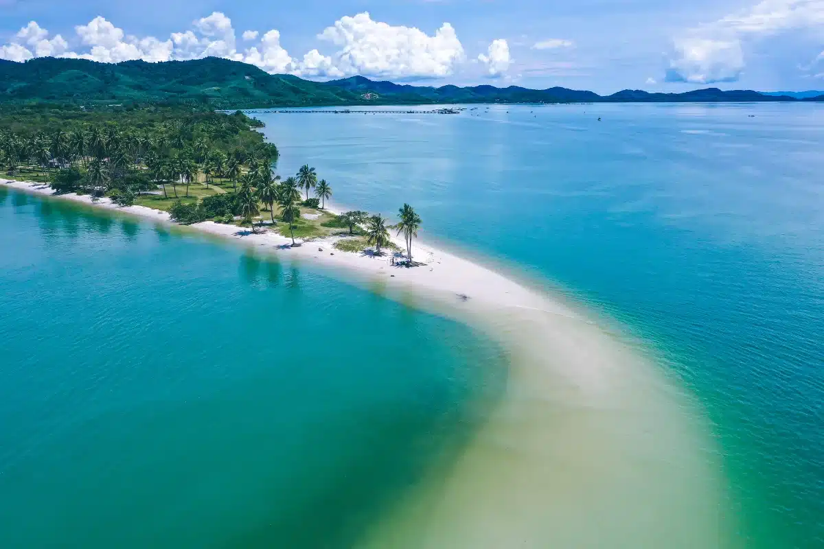 ชมทะเลสวยระดับ Unseen กับ แหลมหาด