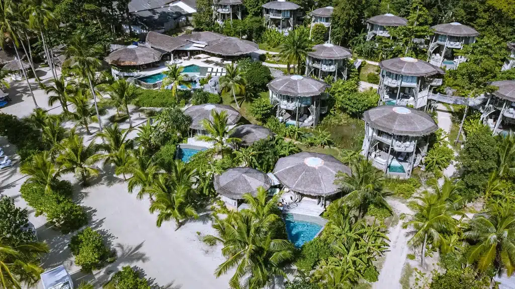 พักผ่อนท่ามกลางเสียงคลื่นทะเลที่  ทรีเฮาส์ วิลล่าส์ เกาะยาว (Tree House Villa Koh Yao)