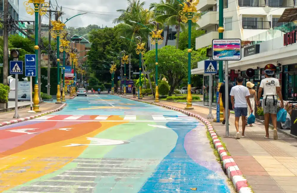 10.ถนนสายรุ้ง ป่าตอง