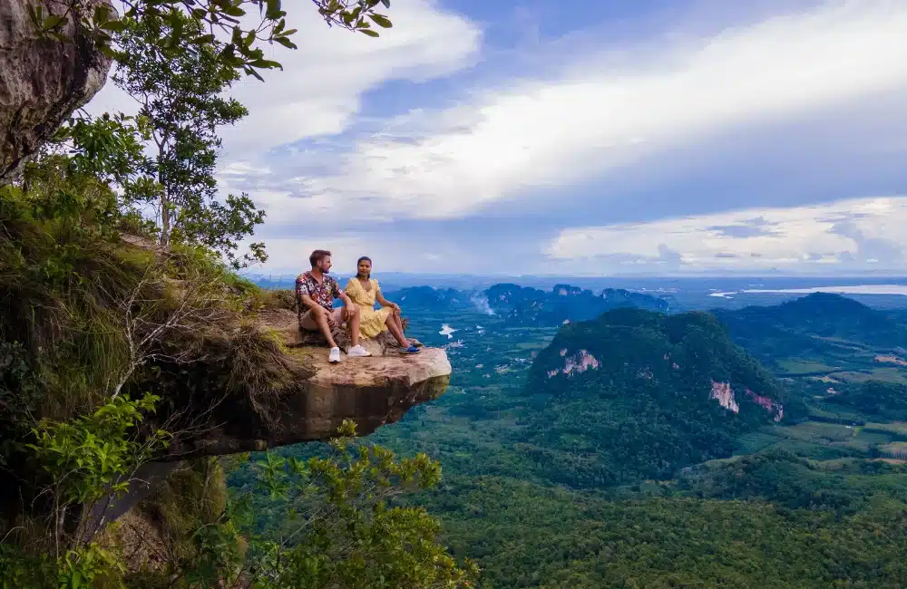 ชมวิวสวยรอบทะเลอันดามันที่จุดชมวิวเขาหงอนนาค