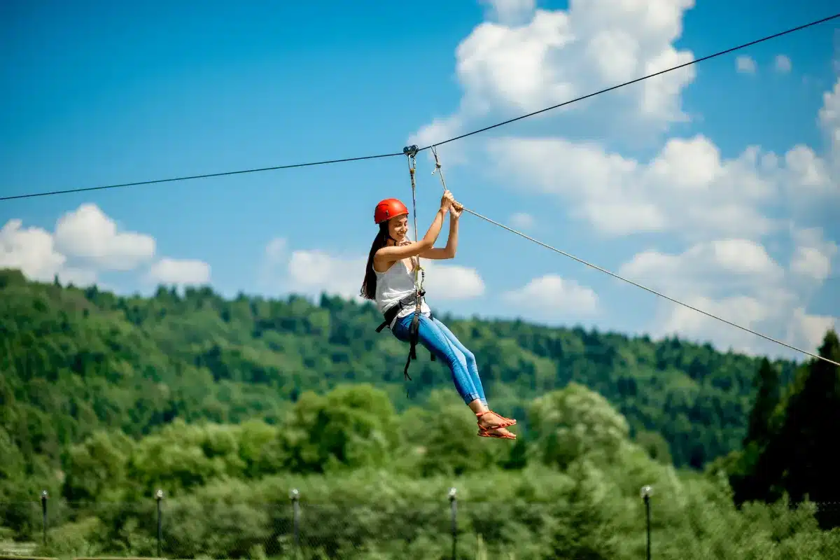 เล่น Zip Line