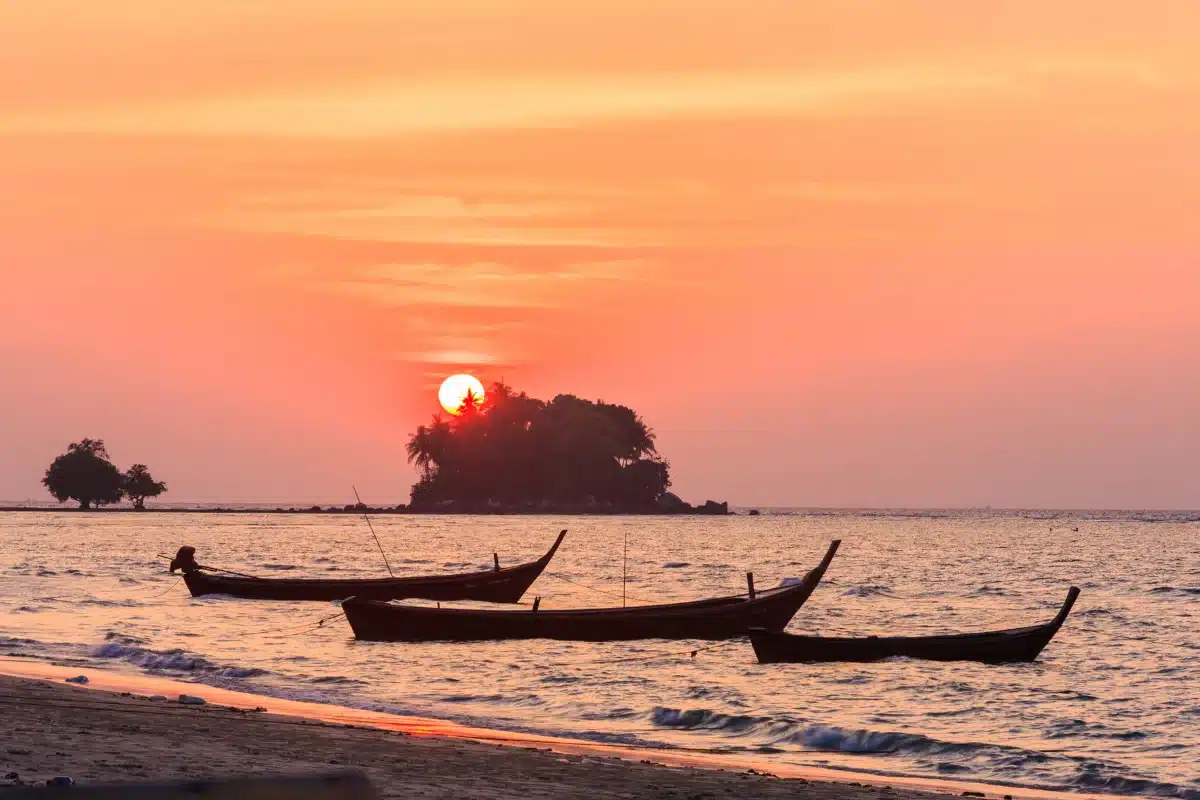 ท่องเที่ยวทะเลเชิงอนุรักษ์ที่อุทยานแห่งชาติสิรินาถ