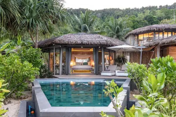 Beachfront Pool Villa 5