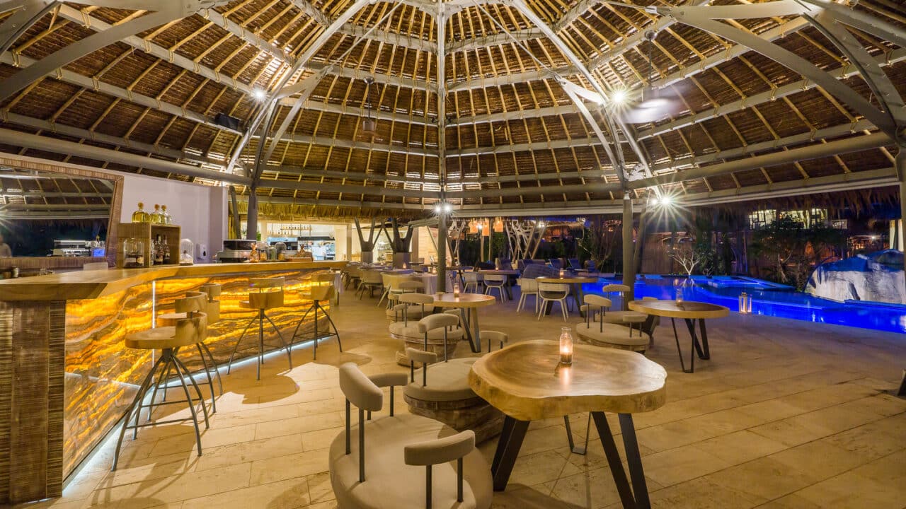 Sundowners 5 Roots Restaurant Night Shot 2